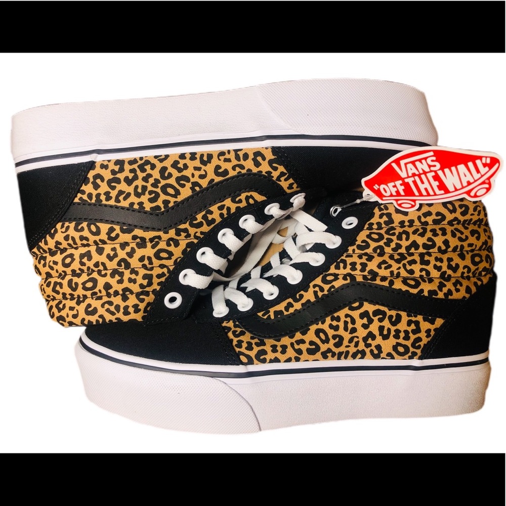 Light Brown/Black Leopard Print